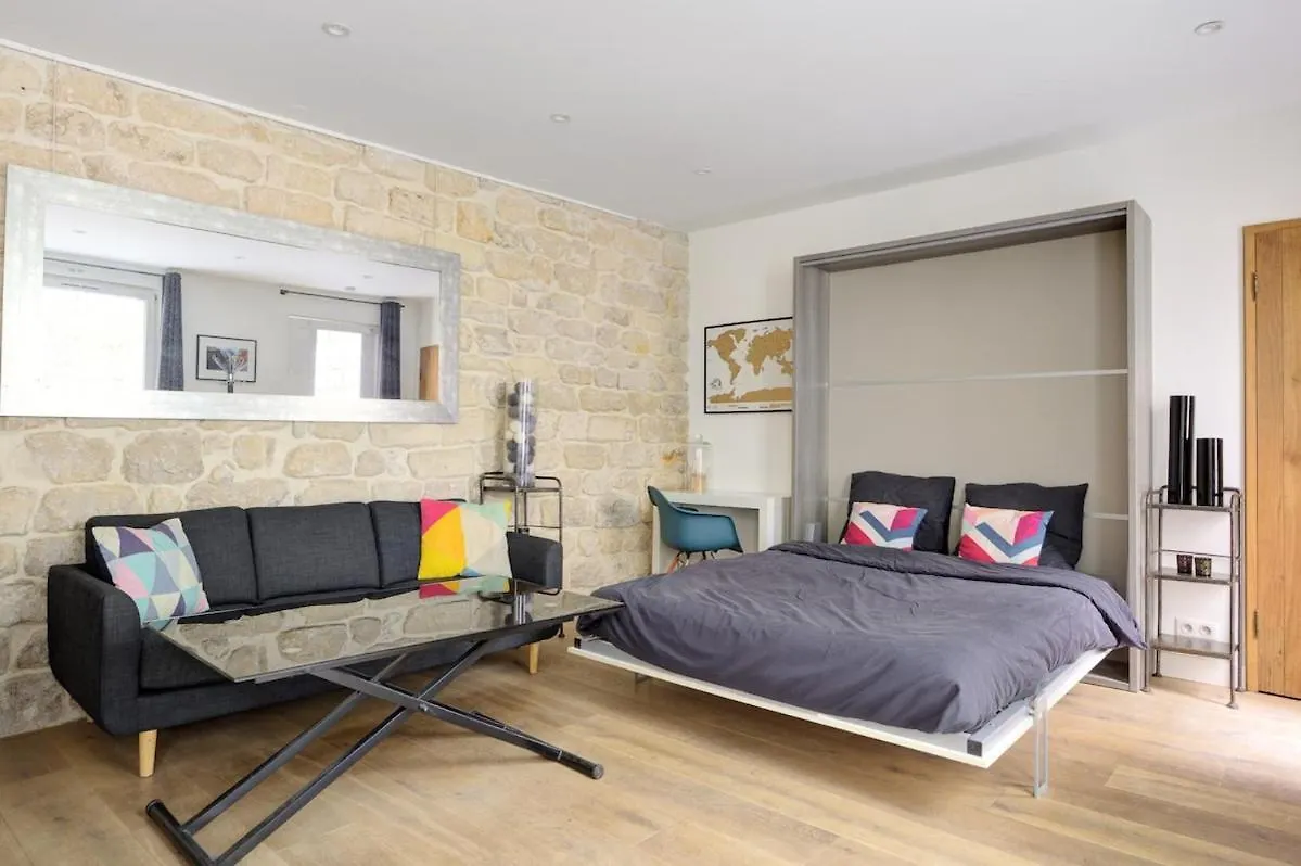 L'Authentique Coeur De Paris Apartment