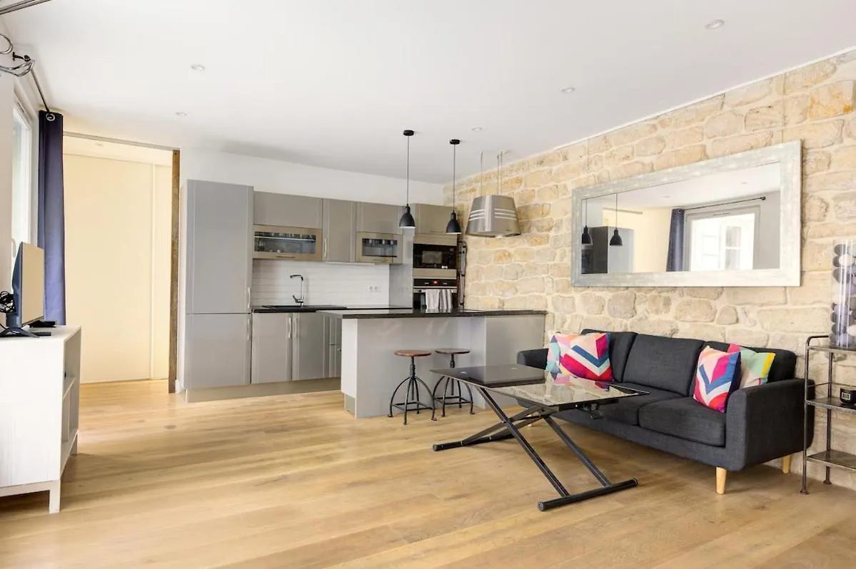 L'Authentique Coeur De Paris Apartment